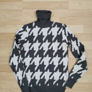 Women's Houndstooth Turtleneck Sweater - Gray & White